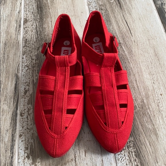 Ko’ton res canvas shoes, size 6 - Picture 2 of 5